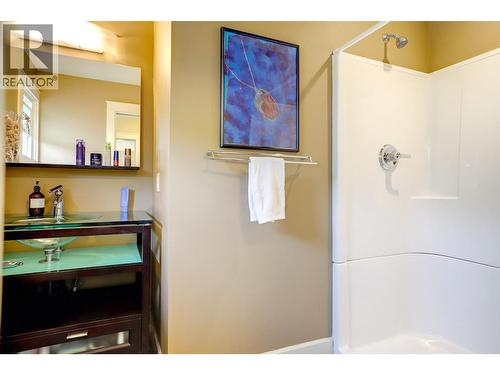 8308 Kalview Drive, Coldstream, BC - Indoor Photo Showing Bathroom