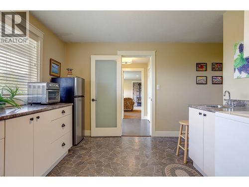 8308 Kalview Drive, Coldstream, BC - Indoor