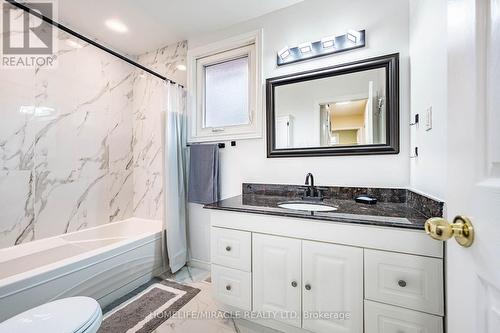 794 Stone Church Road E, Hamilton, ON - Indoor Photo Showing Bathroom