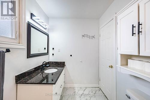 794 Stone Church Road E, Hamilton, ON - Indoor Photo Showing Bathroom