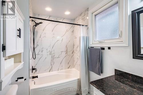 794 Stone Church Road E, Hamilton, ON - Indoor Photo Showing Bathroom