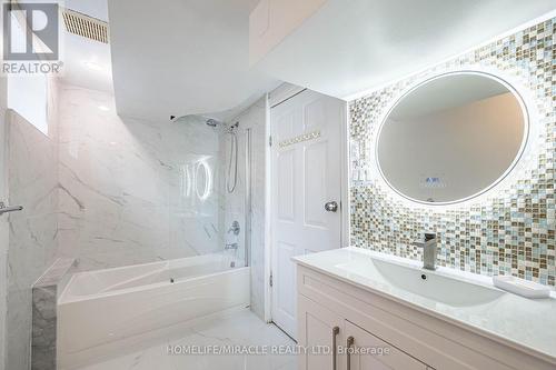 794 Stone Church Road E, Hamilton, ON - Indoor Photo Showing Bathroom
