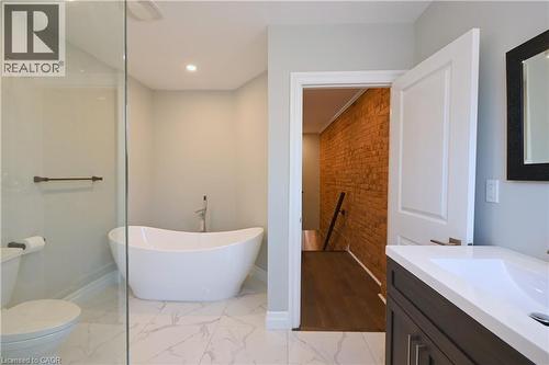 175 Forest Avenue, Hamilton, ON - Indoor Photo Showing Bathroom