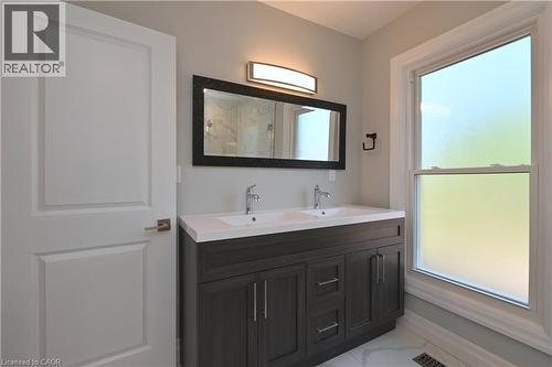 175 Forest Avenue, Hamilton, ON - Indoor Photo Showing Bathroom