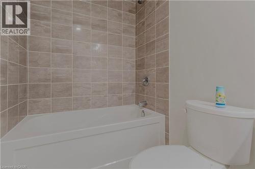 Full bath featuring toilet and shower / tub combination - 25 Isherwood Avenue Unit# G-105, Cambridge, ON - Indoor Photo Showing Bathroom