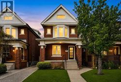 83 BEECHWOOD Avenue  Hamilton, ON L8L 2S7