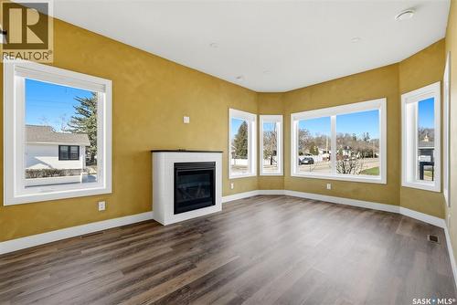 2100 Queen Street, Regina, SK - Indoor Photo Showing Living Room With Fireplace