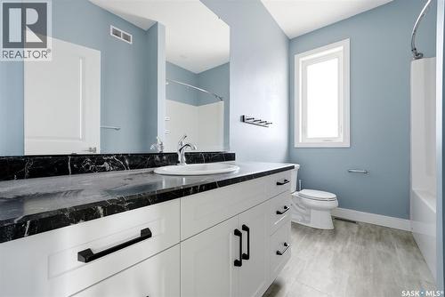 2100 Queen Street, Regina, SK - Indoor Photo Showing Bathroom