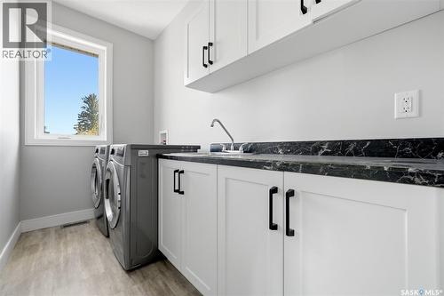 2100 Queen Street, Regina, SK - Indoor Photo Showing Laundry Room