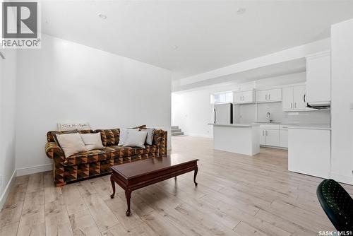 2100 Queen Street, Regina, SK - Indoor Photo Showing Living Room