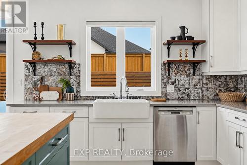 157 Ridgeview Drive, Mapleton, ON - Indoor Photo Showing Kitchen