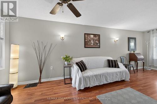 190 Campbell Avenue, Hamilton, ON - Indoor Photo Showing Living Room