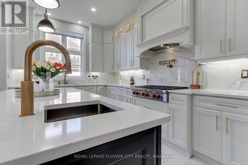 105 Morning Sparrow Drive, Vaughan, ON - Indoor Photo Showing Kitchen With Upgraded Kitchen