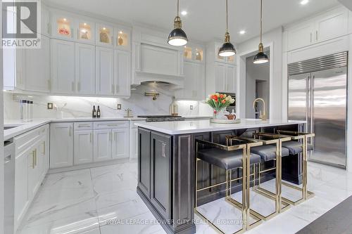 105 Morning Sparrow Drive, Vaughan, ON - Indoor Photo Showing Kitchen With Upgraded Kitchen