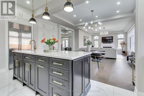 105 Morning Sparrow Drive, Vaughan, ON - Indoor Photo Showing Kitchen With Upgraded Kitchen