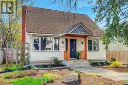 1812 SAUNDERSON DRIVE  Ottawa, ON K1G 2C2