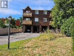 5 - 522 RIVERDALE AVENUE  Ottawa, ON K1S 1S5