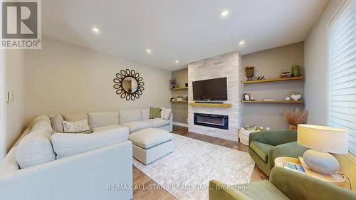 9 Confederation Drive, Uxbridge, ON - Indoor Photo Showing Living Room With Fireplace