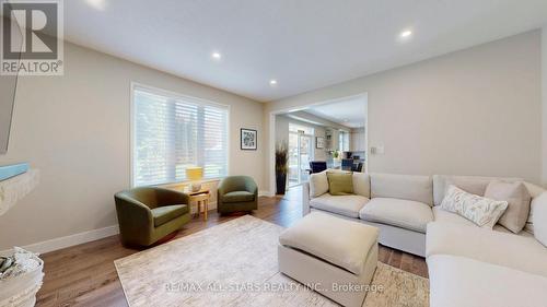 9 Confederation Drive, Uxbridge, ON - Indoor Photo Showing Living Room