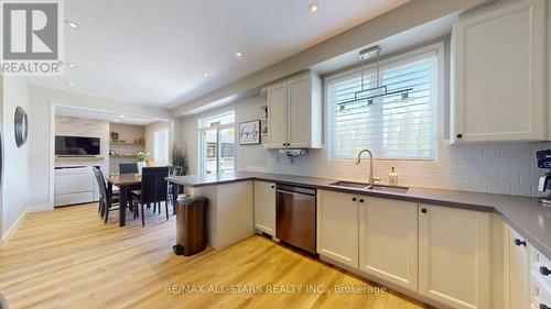 9 Confederation Drive, Uxbridge, ON - Indoor Photo Showing Kitchen With Double Sink