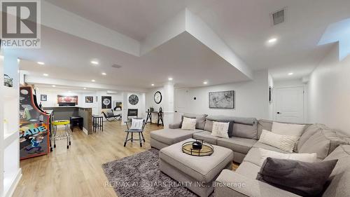 9 Confederation Drive, Uxbridge, ON - Indoor Photo Showing Living Room