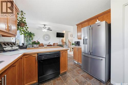218 Ward Court, Saskatoon, SK - Indoor Photo Showing Kitchen
