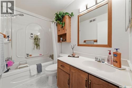 218 Ward Court, Saskatoon, SK - Indoor Photo Showing Bathroom