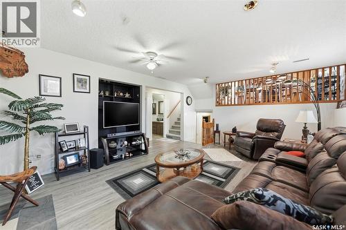 218 Ward Court, Saskatoon, SK - Indoor Photo Showing Living Room