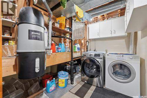 218 Ward Court, Saskatoon, SK - Indoor Photo Showing Laundry Room
