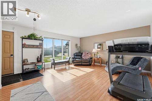 218 Ward Court, Saskatoon, SK - Indoor Photo Showing Living Room