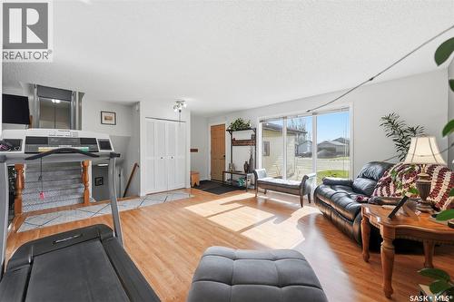218 Ward Court, Saskatoon, SK - Indoor Photo Showing Living Room