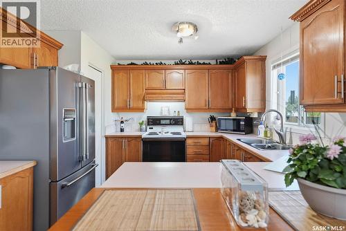 218 Ward Court, Saskatoon, SK - Indoor Photo Showing Kitchen With Double Sink