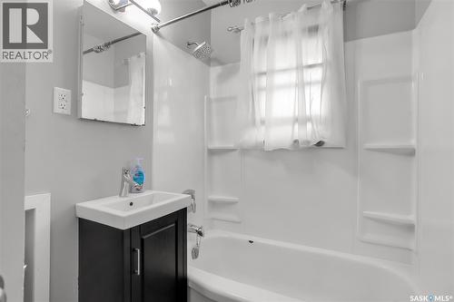 107 Cruise Street, Saskatoon, SK - Indoor Photo Showing Bathroom