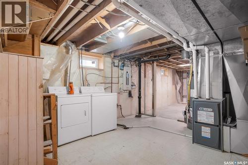 107 Cruise Street, Saskatoon, SK - Indoor Photo Showing Laundry Room