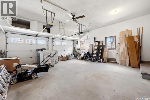 1535 Lee Grayson Crescent N, Regina, SK - Indoor Photo Showing Garage