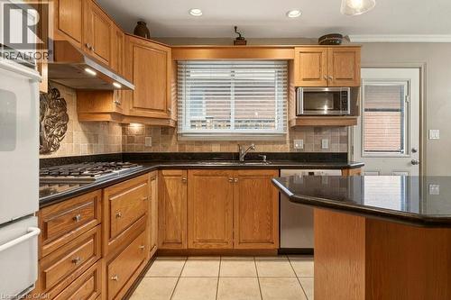 161 Manning Avenue, Hamilton, ON - Indoor Photo Showing Kitchen