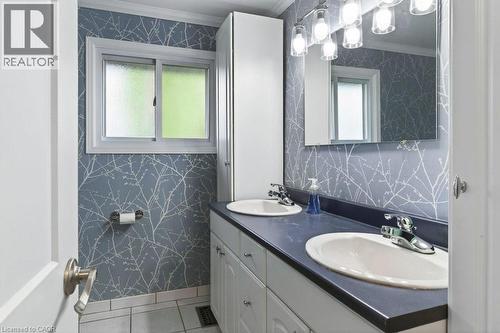 161 Manning Avenue, Hamilton, ON - Indoor Photo Showing Bathroom