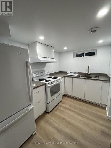 LOWER - 27 BELGRAVE AVENUE , London South (South F), Ontario N6C 4B3 5