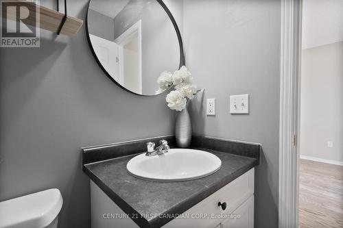 34 - 1320 Savannah Drive, London North (North C), ON - Indoor Photo Showing Bathroom