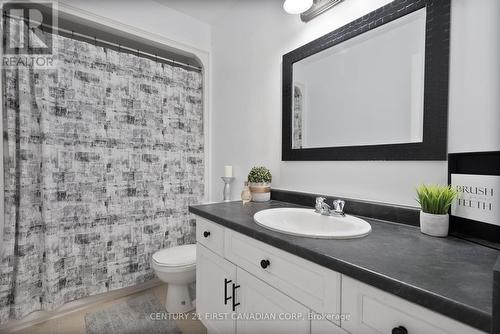 34 - 1320 Savannah Drive, London North (North C), ON - Indoor Photo Showing Bathroom