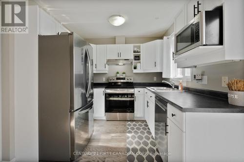 34 - 1320 Savannah Drive, London North (North C), ON - Indoor Photo Showing Kitchen