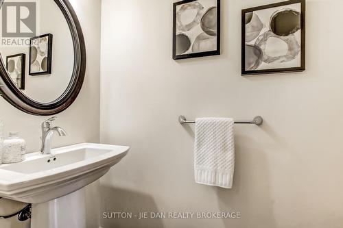 9 - 1850 Beaverbrook Avenue, London North (North M), ON - Indoor Photo Showing Bathroom