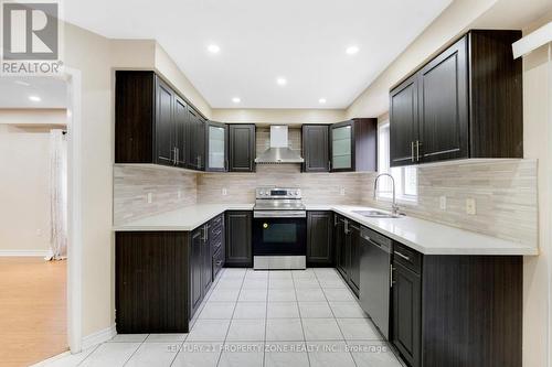 7186 Waldorf Way, Mississauga, ON - Indoor Photo Showing Kitchen With Upgraded Kitchen