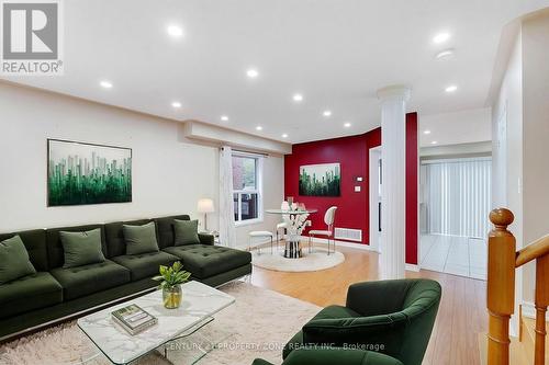 7186 Waldorf Way, Mississauga, ON - Indoor Photo Showing Living Room