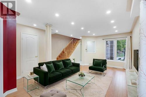 7186 Waldorf Way, Mississauga, ON - Indoor Photo Showing Living Room