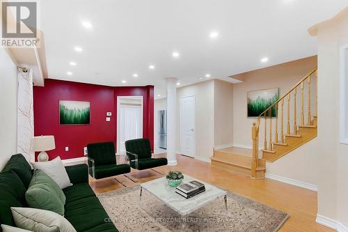 7186 Waldorf Way, Mississauga, ON - Indoor Photo Showing Living Room