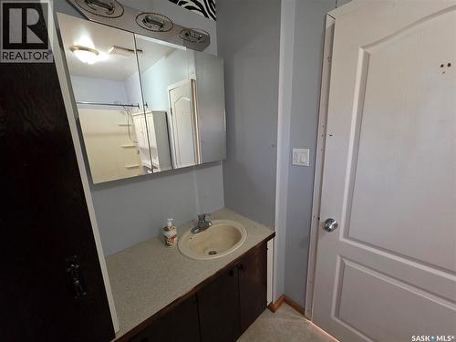 111 Warwick Street, Neville, SK - Indoor Photo Showing Bathroom
