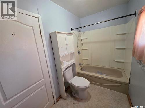 111 Warwick Street, Neville, SK - Indoor Photo Showing Bathroom