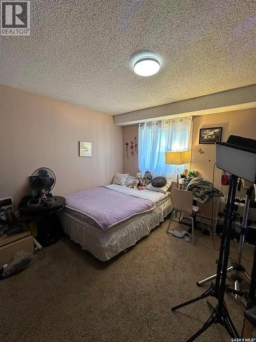 904 405 5Th Avenue N, Saskatoon, SK - Indoor Photo Showing Bedroom