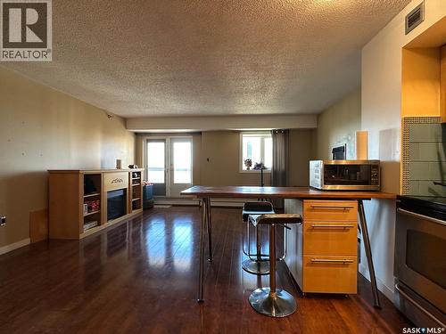 904 405 5Th Avenue N, Saskatoon, SK - Indoor Photo Showing Kitchen